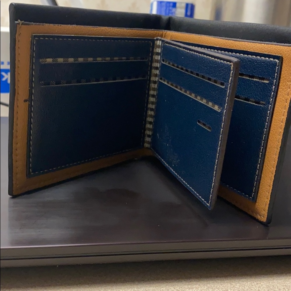 Wallet - Picture 2 of 5